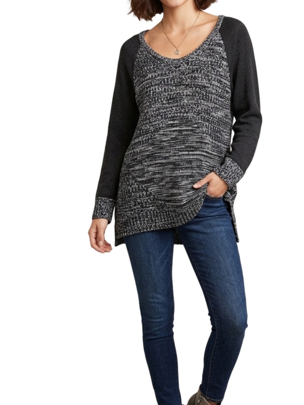 ROMEO & JULIET COUTURE Colorblock Tunic Sweater S Black Gray Knit